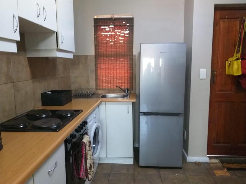 To Let 2 Bedroom Property for Rent in Uitzicht Western Cape